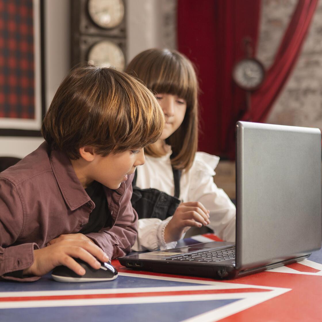 Clases de inglés para niños en Mijas: el mejor método para aprender jugando